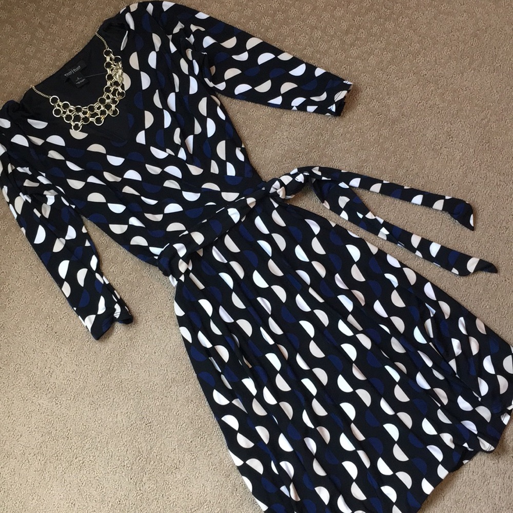 White House Black Market Fit & Flare Dress, 6
Excellent only worn once.